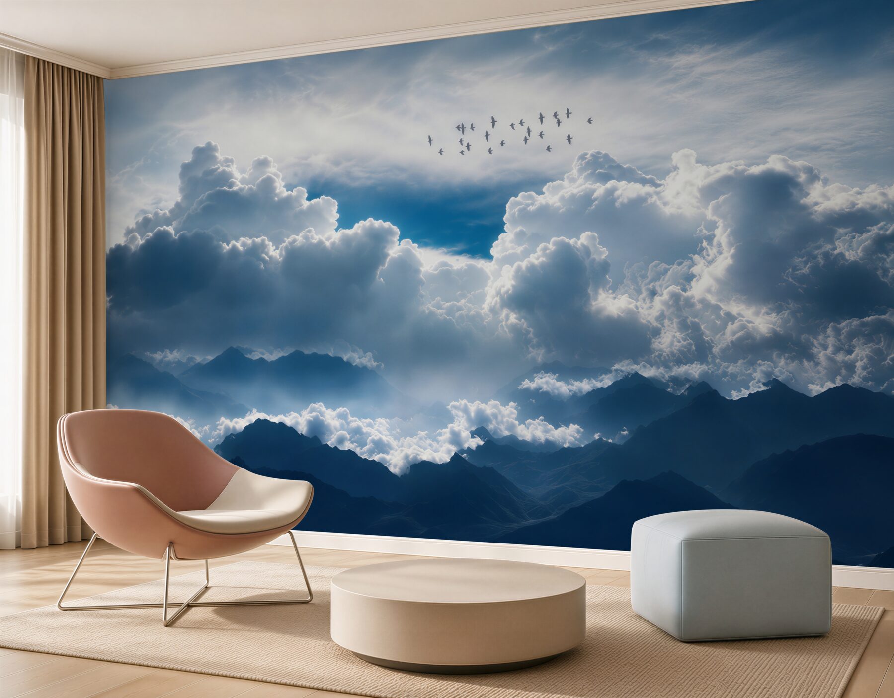 Papier peint volée d'oiseaux au-dessus de nuages denses