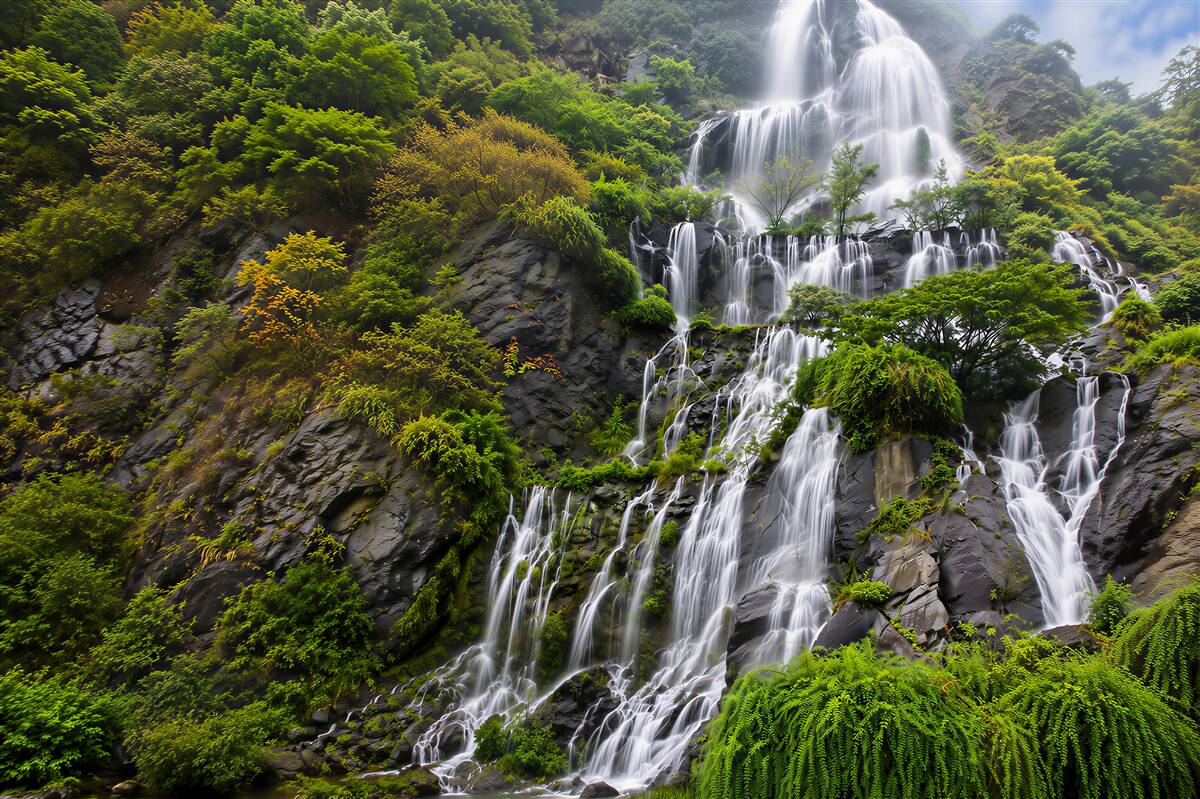 Papier peint incroyable cascade de montagne