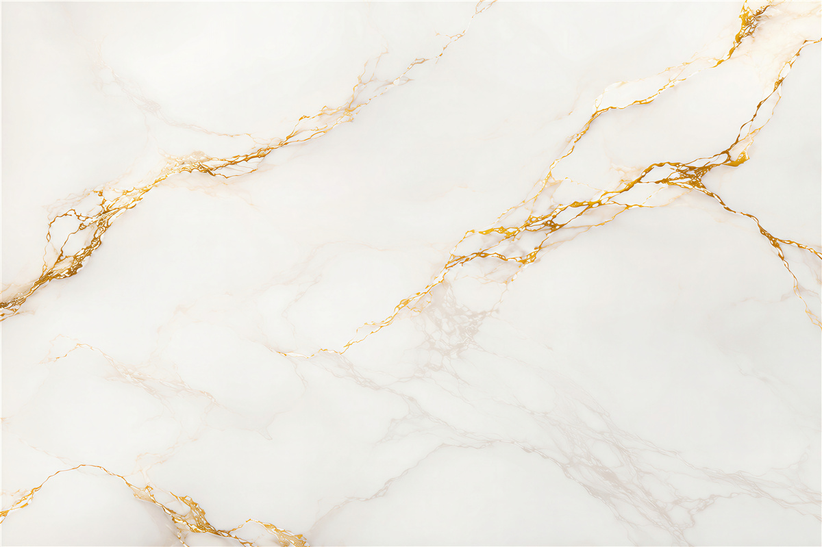 Papier peint marbre blanc avec des veines dorées élégant pour un intérieur moderne