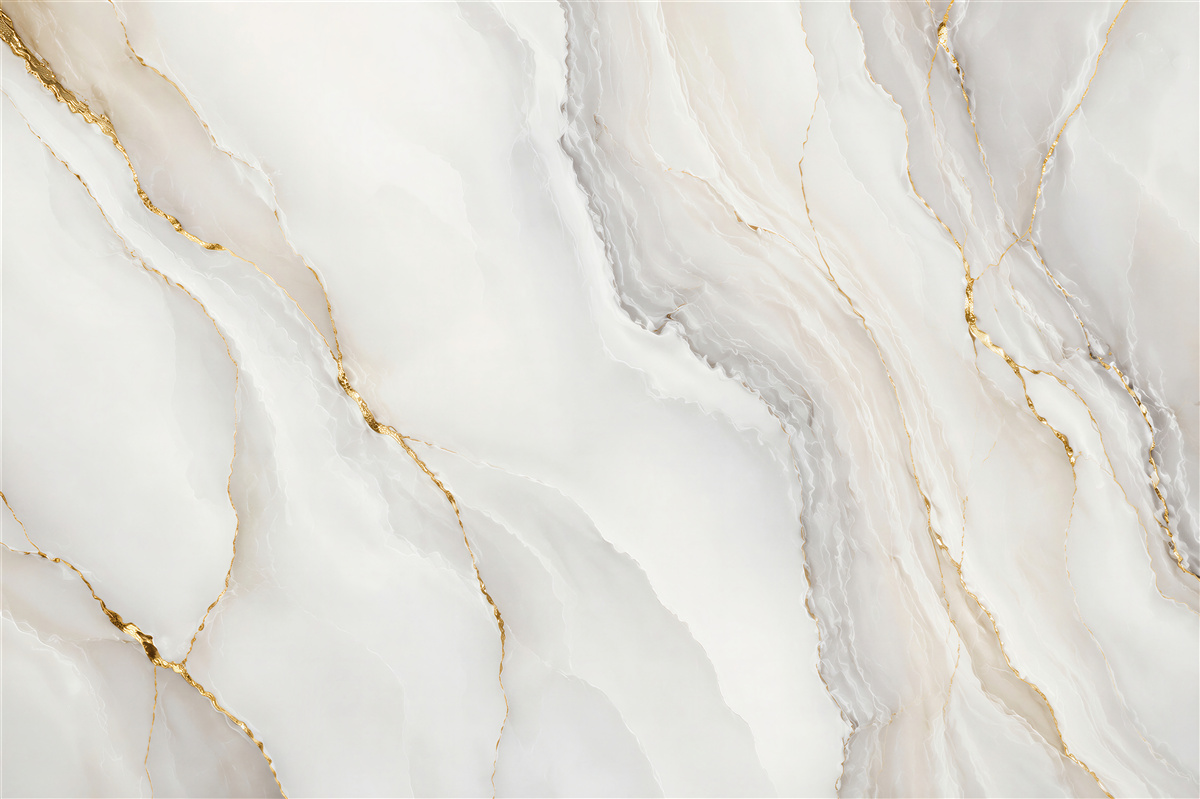 Papier peint marbre gris et blanc avec accents dorés