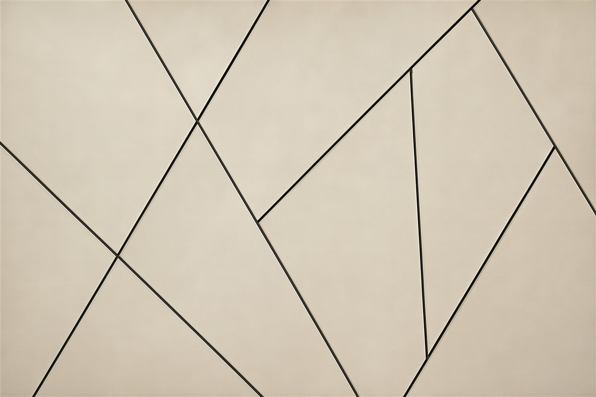 Papier peint abstraction géométrique beige avec lignes dorées