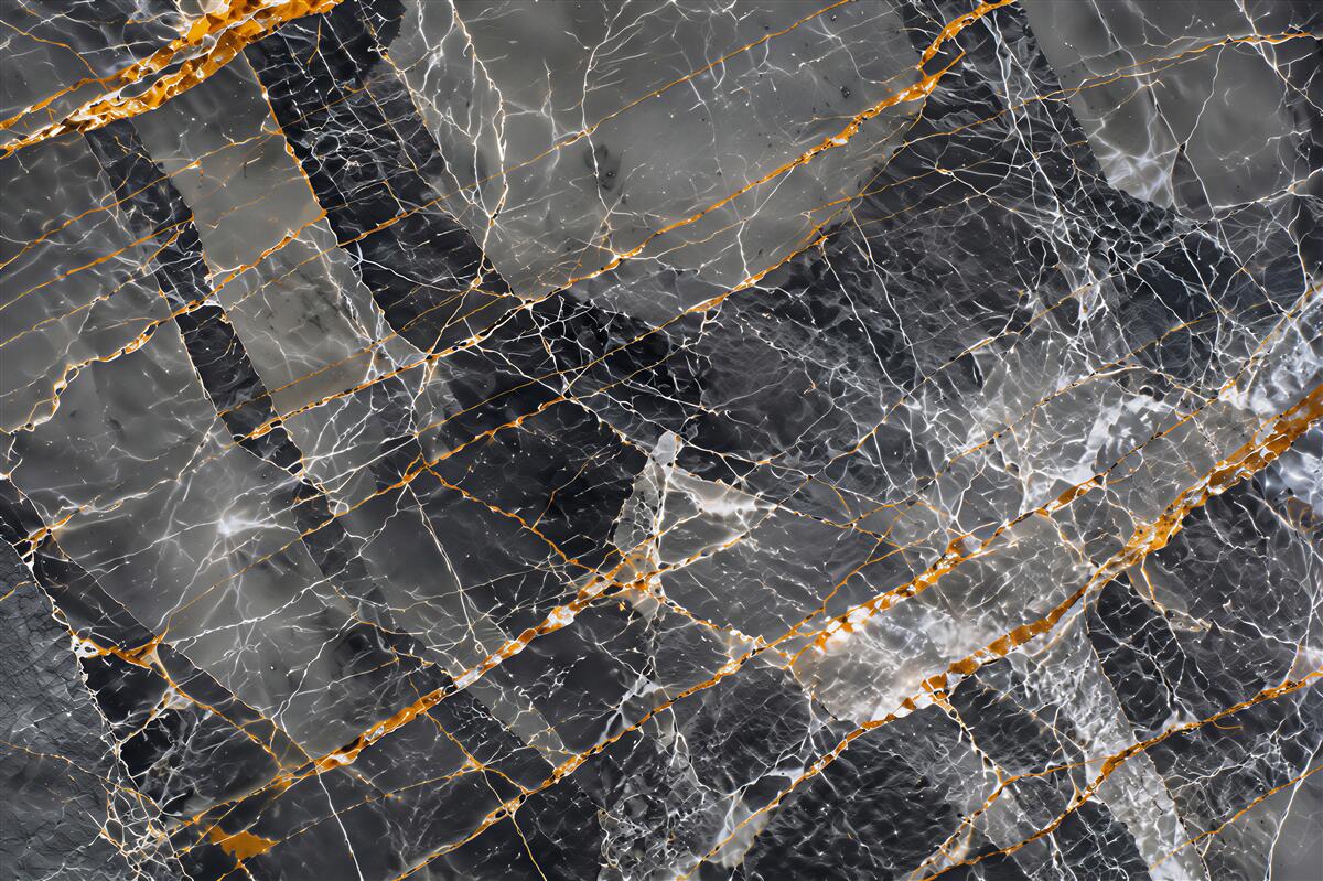 Papier peint marbre noir foncé avec fils dorés