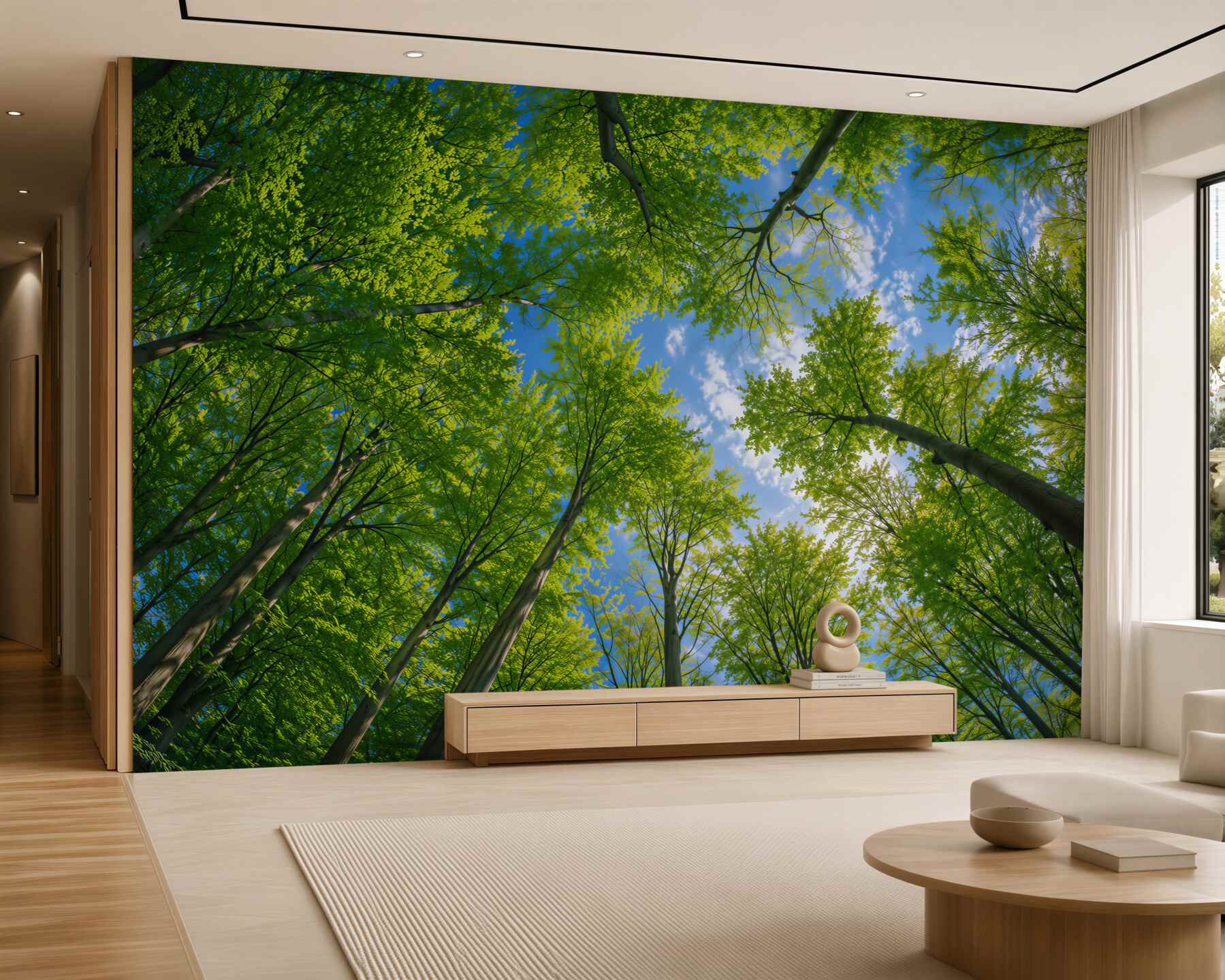 Papier peint forêt verte sous un ciel bleu