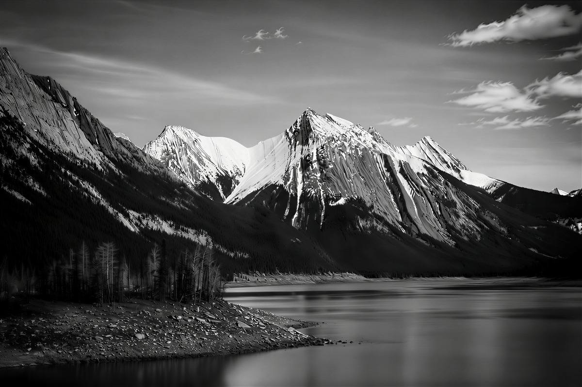 Papier peint montagnes en noir et blanc